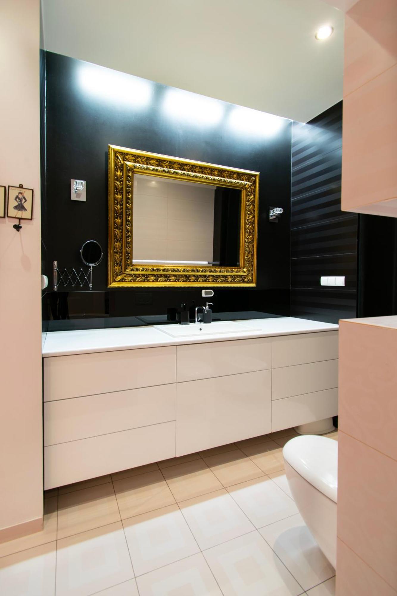 Spacious 3Br Apartment With Ac In Living Room, 2 Balconies كراكوفيا المظهر الخارجي الصورة